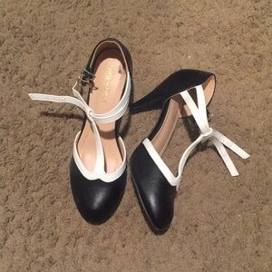 Super cute 50s vibe heels